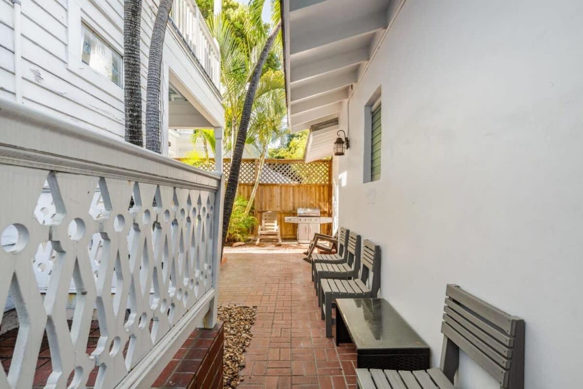 Bananas Foster Guesthouse Key West Exterior photo